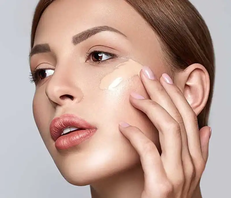 پوشاندن فرورفتگی جای جوش با ترفندهای آرایشی