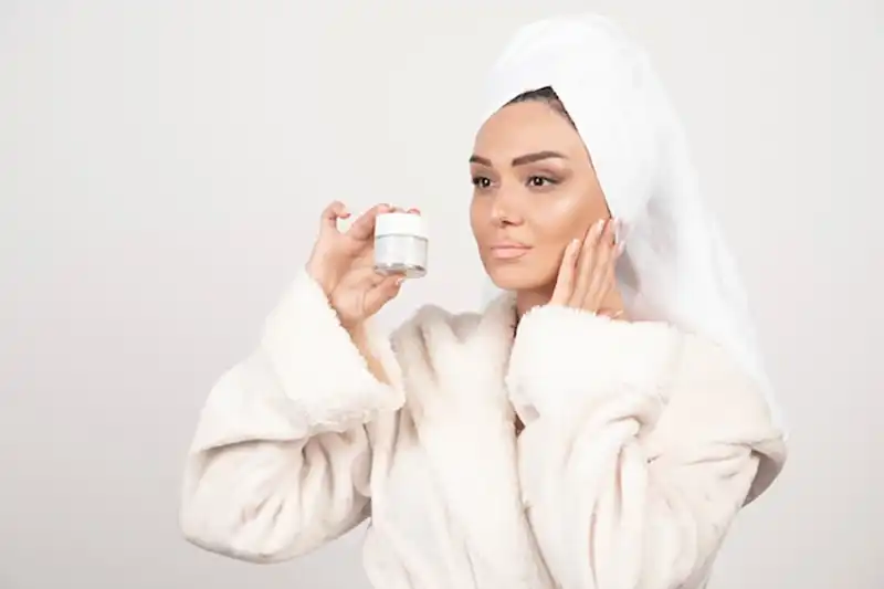 آیا کرم روشن کننده لایه بردار است؟